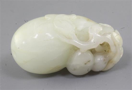 A Chinese white jade carving of gourds, 18th/19th century, 6.8cm